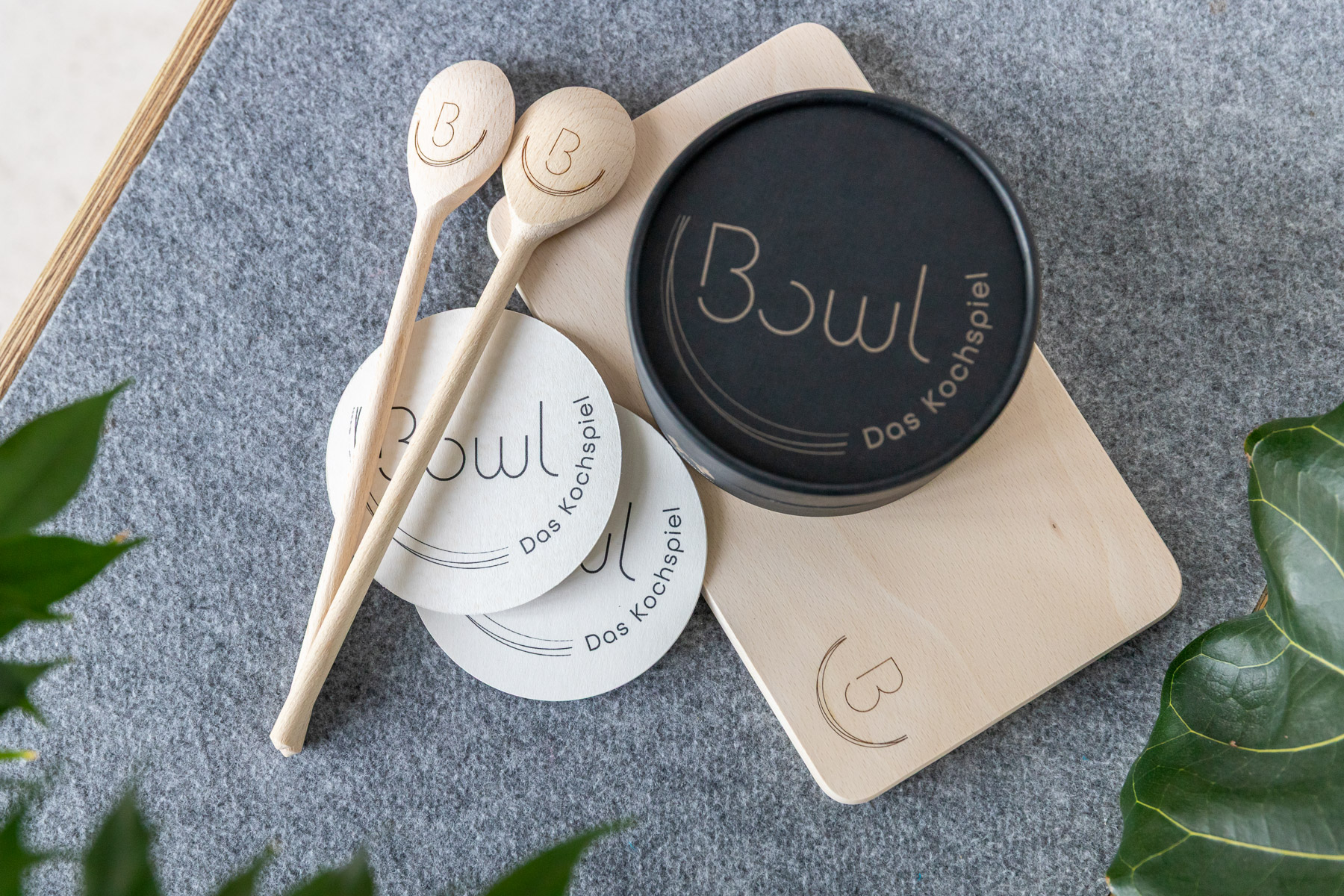 BOWL - Das Kochspiel als Set mit Schneidebrett und Kochlöffel